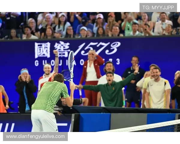 网球赛季最新战报：顶尖选手鏖战四大满贯精彩瞬间